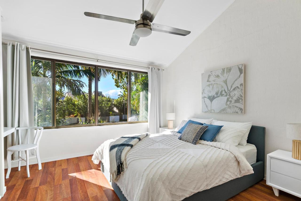 Stylish Townhouse, Private Courtyard Walk To Beach Noosaville Exterior foto